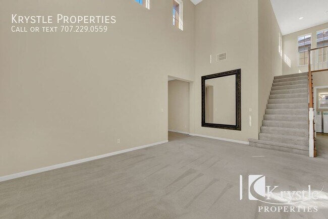 Building Photo - Fresh paint and new laminate flooring sche...