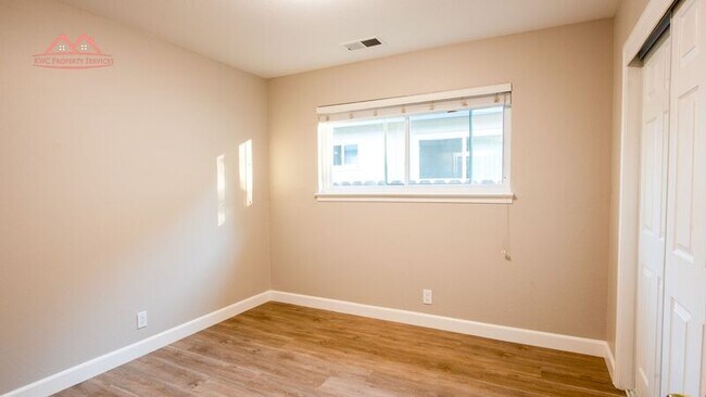Foto del edificio - 868 Miller Ave