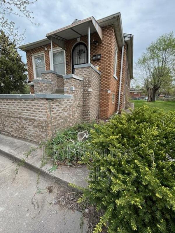 Building Photo - 2685 Adams St