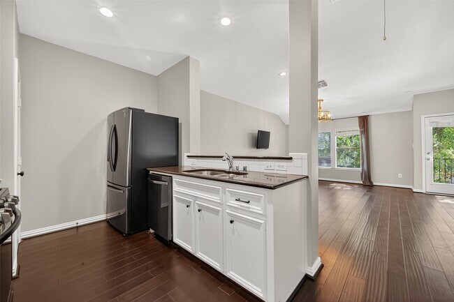 Foto del edificio - 1127 W 24th St