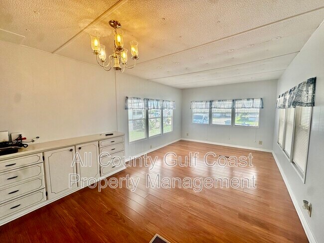 Building Photo - 221 Trailorama Dr