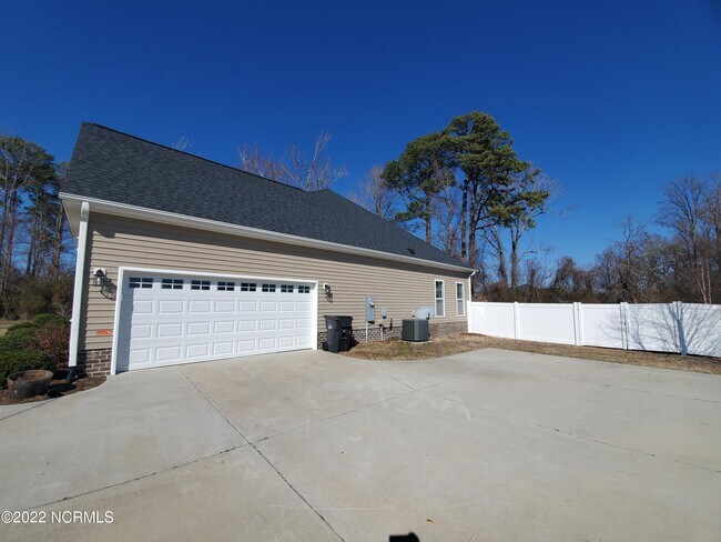 Building Photo - 975 Brandy Brook Dr