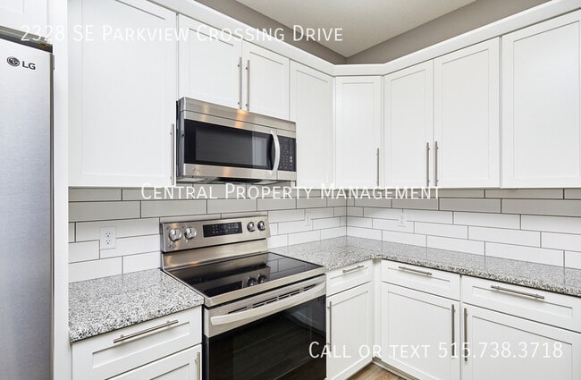 Building Photo - 2328 SE Parkview Crossing Dr