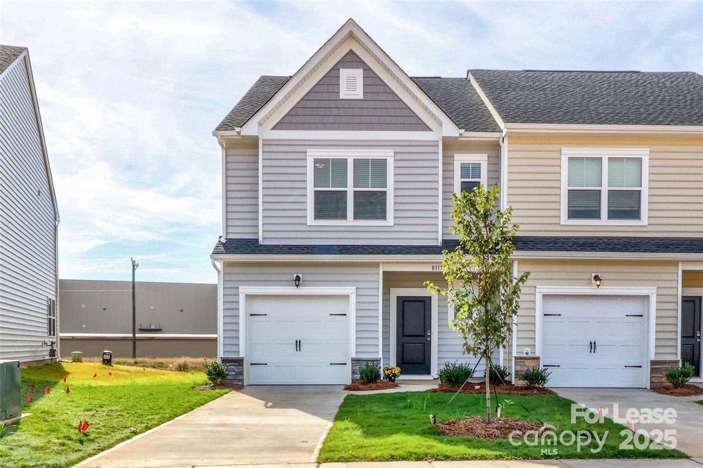 Foto principal - 8117 Sheffield Dr.