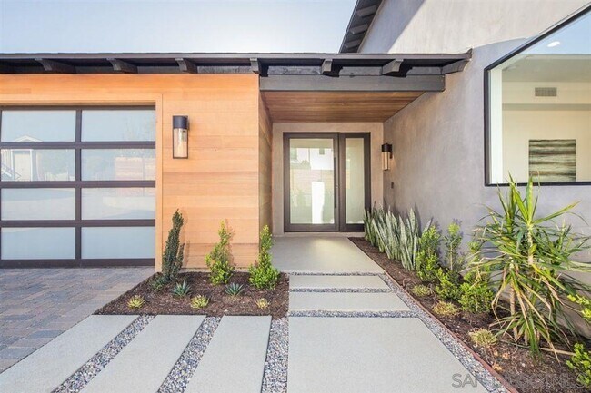 Building Photo - 707 N Rios Ave
