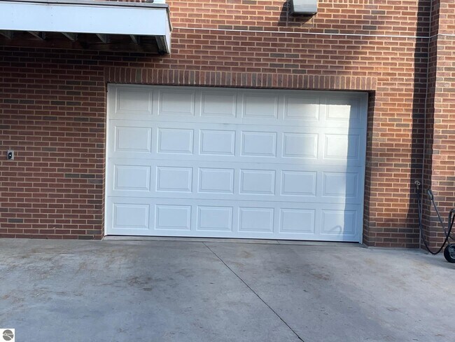 Foto del edificio - 1011 Lake Ridge Dr