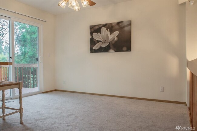 Dinning area with access to deck - 128 60th Pl SE