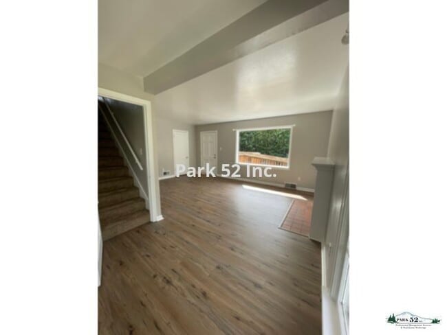 Building Photo - 2520 Sunset Dr W