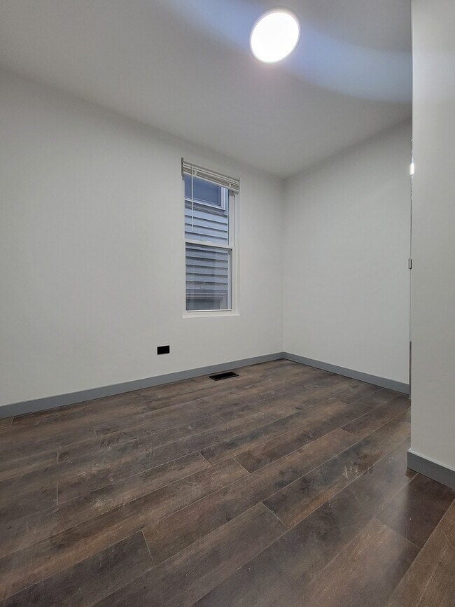 Foto del edificio - 1833 W 21st St