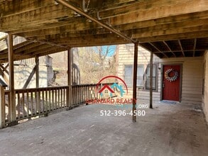 Building Photo - 402 N Fredericksburg St