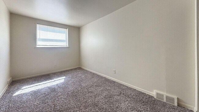 Foto del edificio - 9415 Lansford St