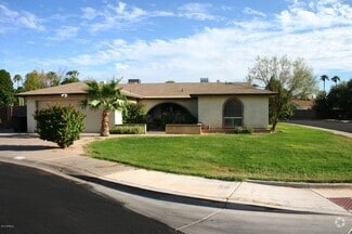 Building Photo - 2217 S Las Flores