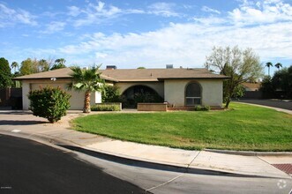 Building Photo - 2217 S Las Flores
