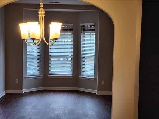 Building Photo - 4042 Villagewood Ln