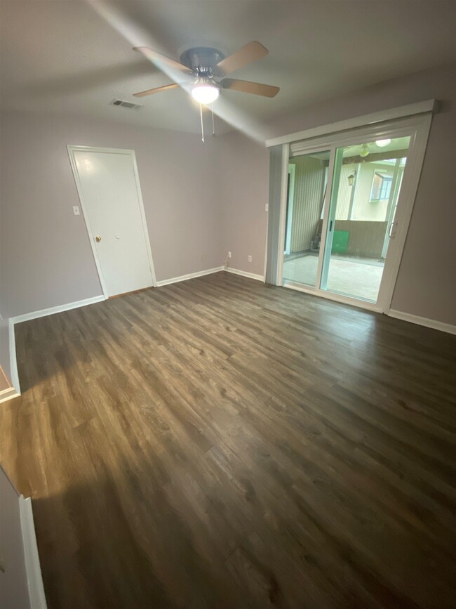 Foto del edificio - 746 Riggins Rd