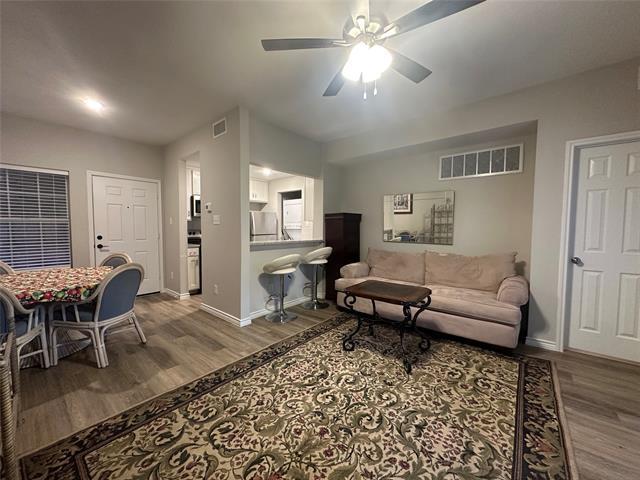 Foto del edificio - 5325 Bent Tree Forest Dr