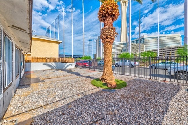 Building Photo - 130 W Chicago Ave