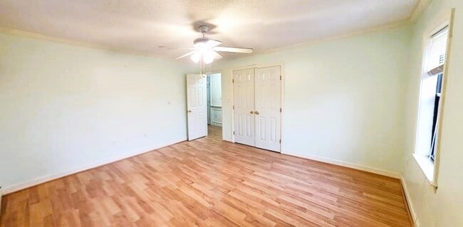 Building Photo - 22 Kenmar Dr
