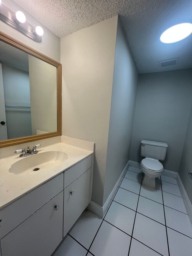 Foto del edificio - 11584 NW 39th St