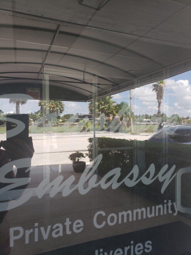 Foto del edificio - 550 Bayshore Dr