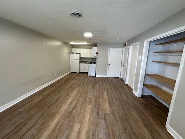 Building Photo - 335 W State St