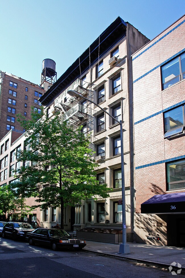 Building Photo - 10 W 93rd St