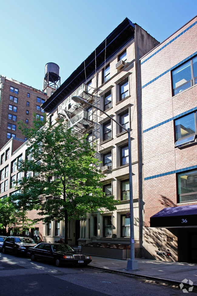 Foto del edificio - 10 W 93rd St