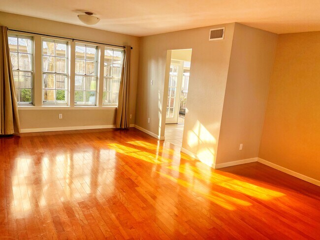 Living area looking towards dining - 10714 Pagewood Dr