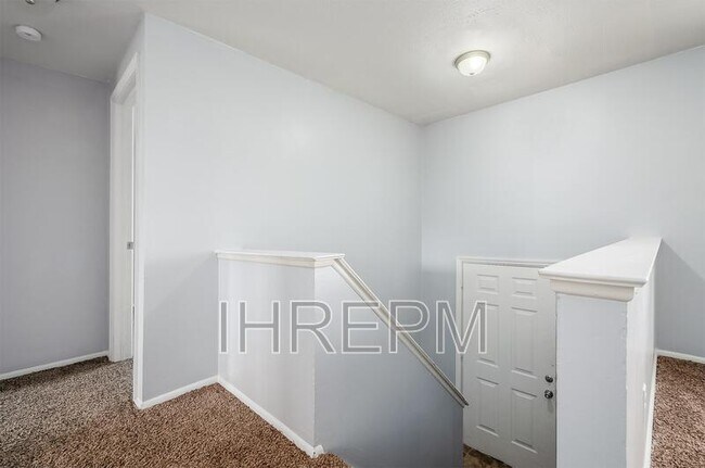 Building Photo - 851 Higbee Dr N