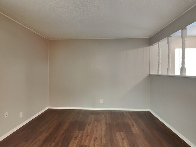 Foto del edificio - 6028 Harrison Way