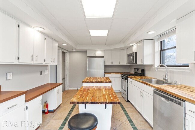 Foto del edificio - 3 br, 1 bath House - 1945 W Beckert Avenue