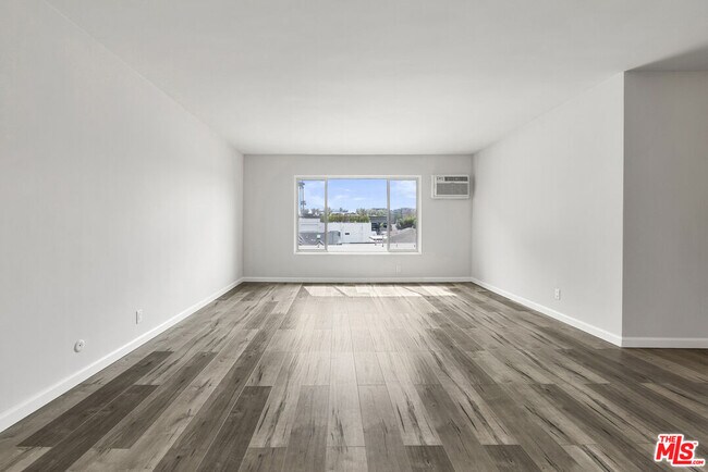 Foto del edificio - 645 Westmount Dr