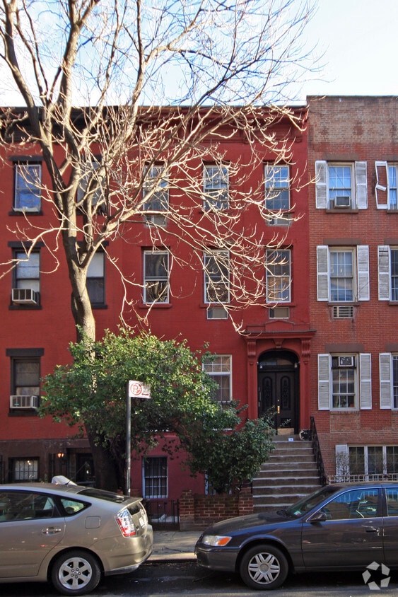 Building Photo - 135 W 15th St