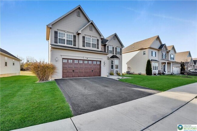 Building Photo - 4247 Beech Dr