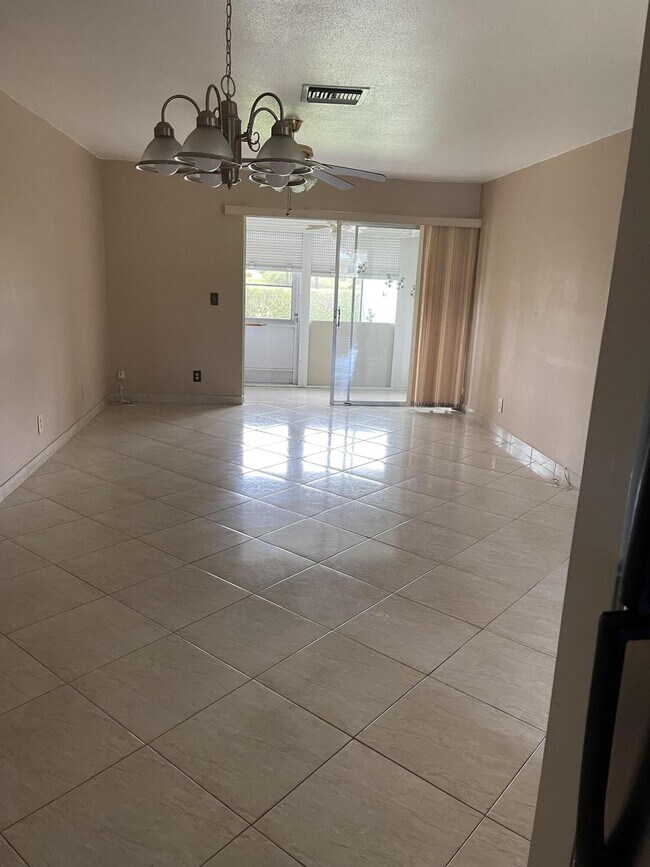 Building Photo - 2855 Crosley Dr E