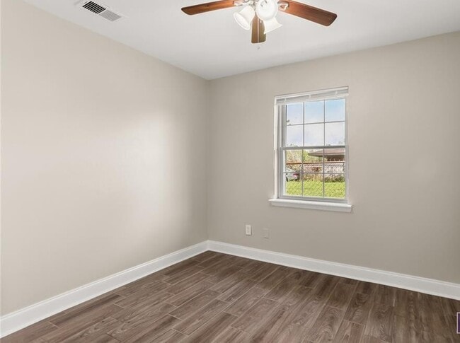 Building Photo - 525 Emile Ave