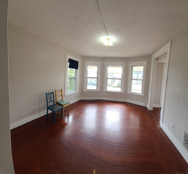 Building Photo - 985 Whalley Ave