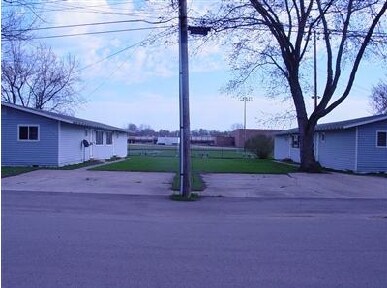 Building Photo - 145-147 Paras Hill Dr