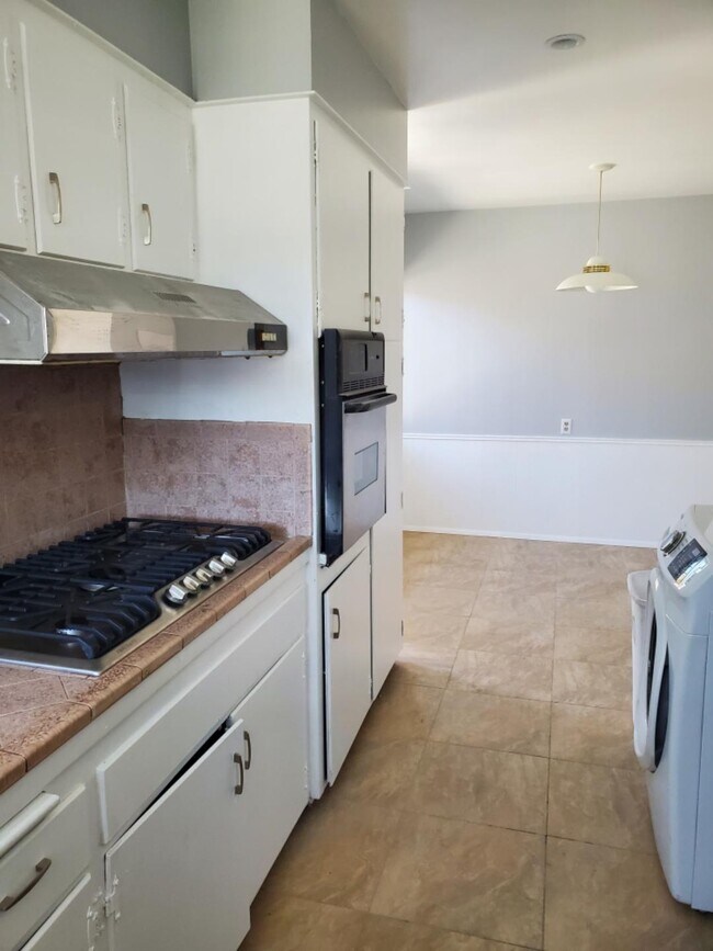 Cooktop - 2300 S Fremont Ave