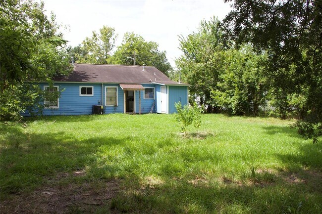 Building Photo - 8137 Snowden St