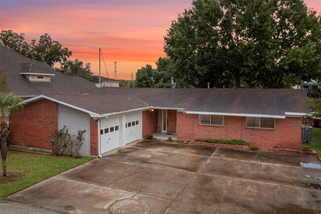 Foto del edificio - 16 Harbor Ln