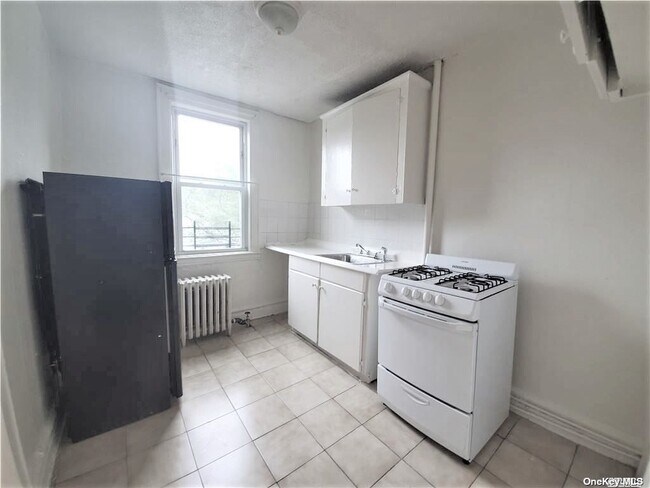 Foto del edificio - 218-28 Hempstead Ave