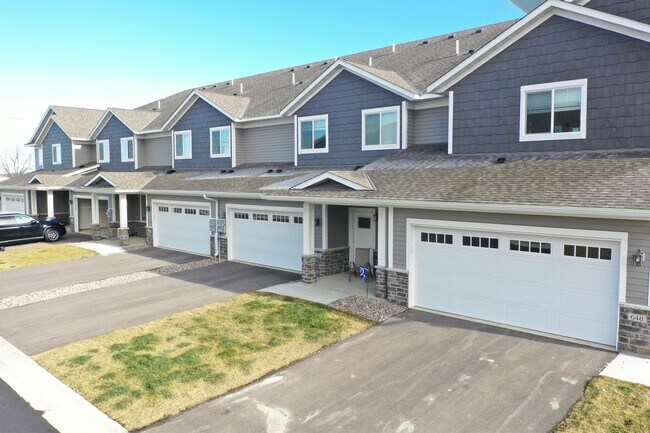 Foto del edificio - 654 Stone Haven Dr NE