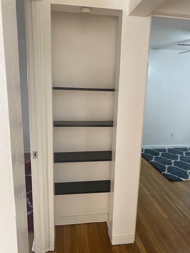 Building Photo - 428 Collins Dr