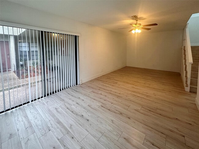 Building Photo - 2580 Coral Springs Dr