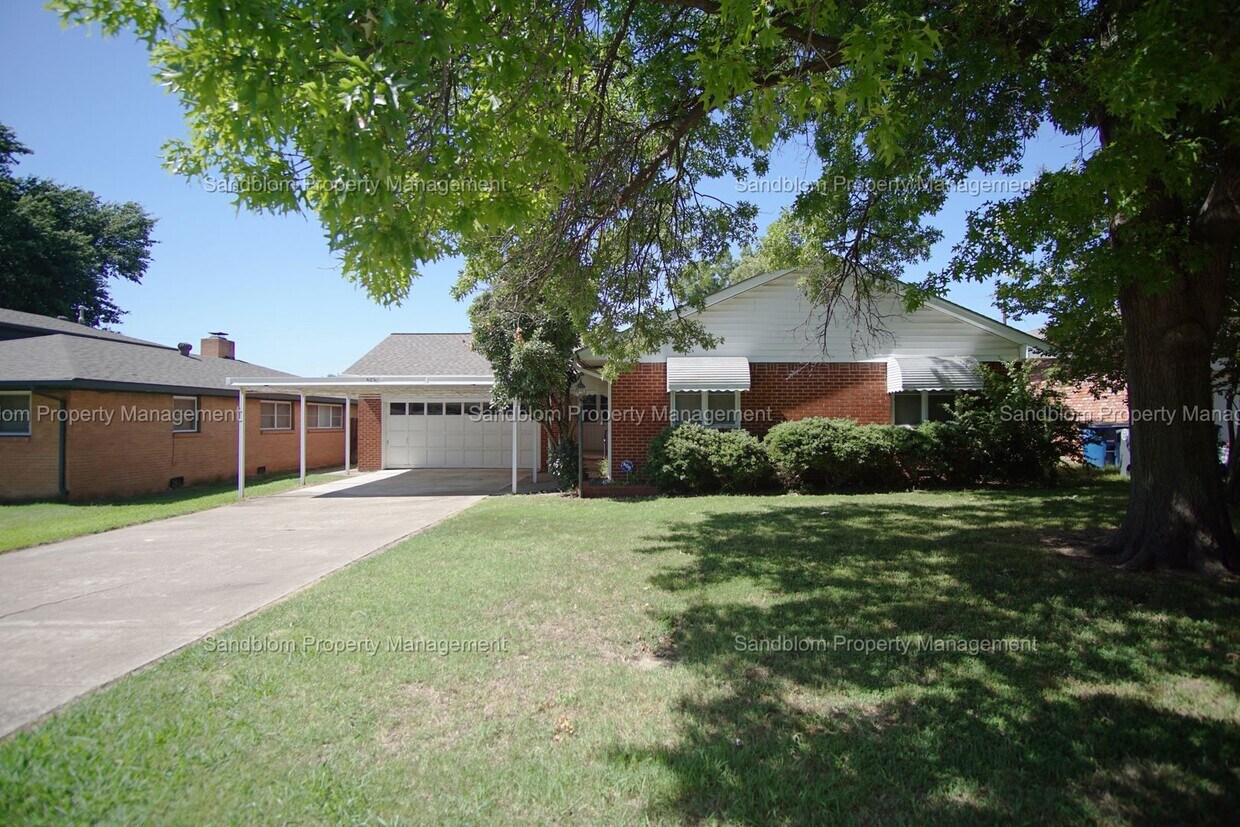 Foto principal - FOR LEASE | Midtown Tulsa | 3 Bed, 2 Bath ...