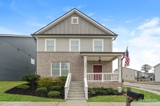 Building Photo - 1205 Hawthorne Tr