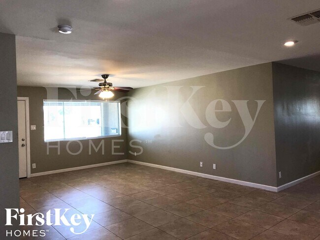 Foto del edificio - 8802 N 35th Dr