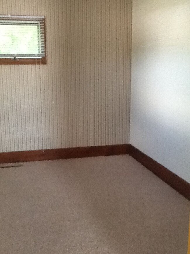 Building Photo - 3 Bed 1 Bath