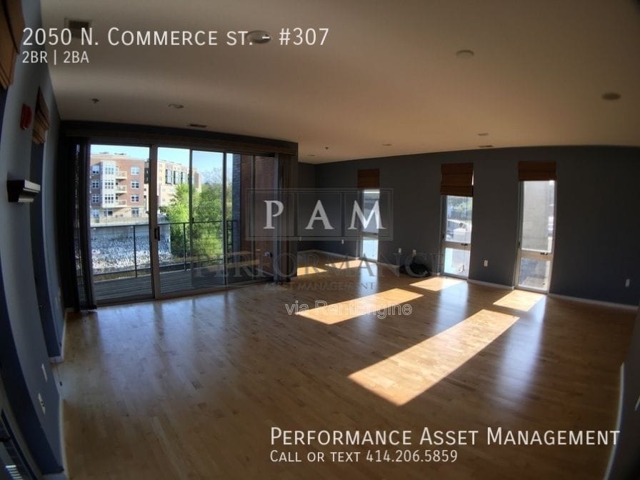 Foto principal - 2050 N Commerce St